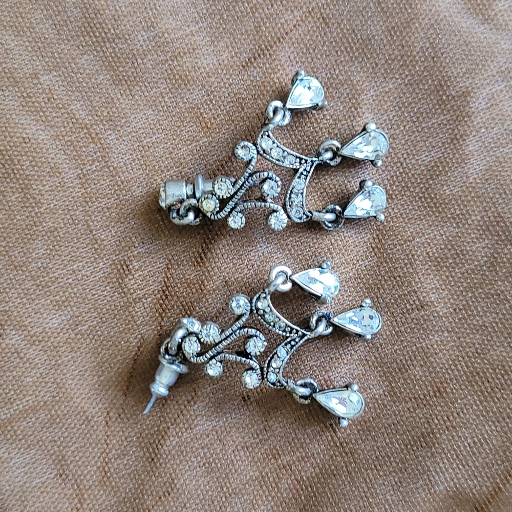 Earrings with box and ribbon
